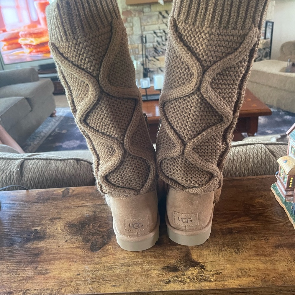 Brand New never worn UGG Tan Knit Winter Boots - Picture 2 of 4